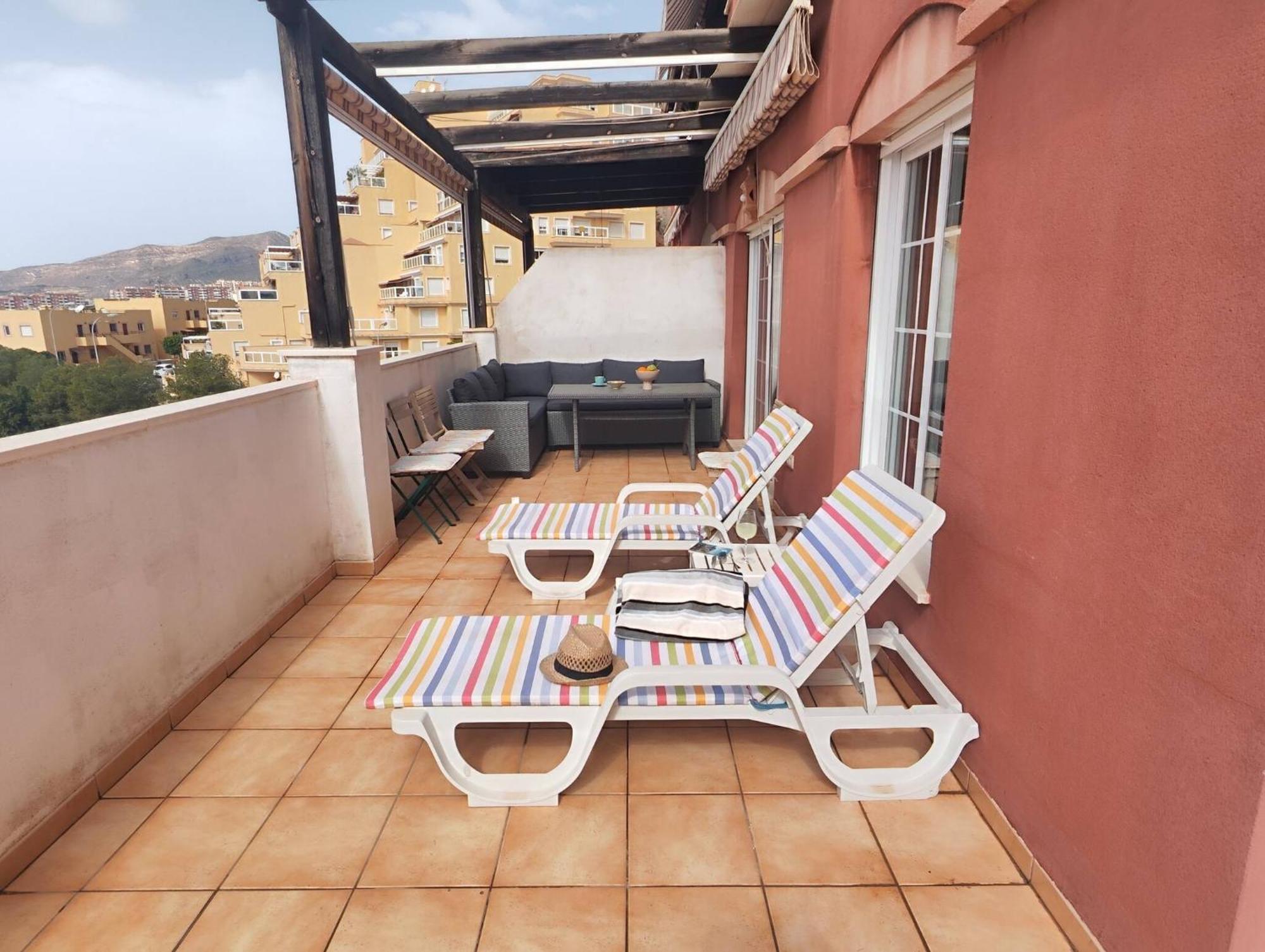 Charming Three Bedrooms With Seaview Apartment *