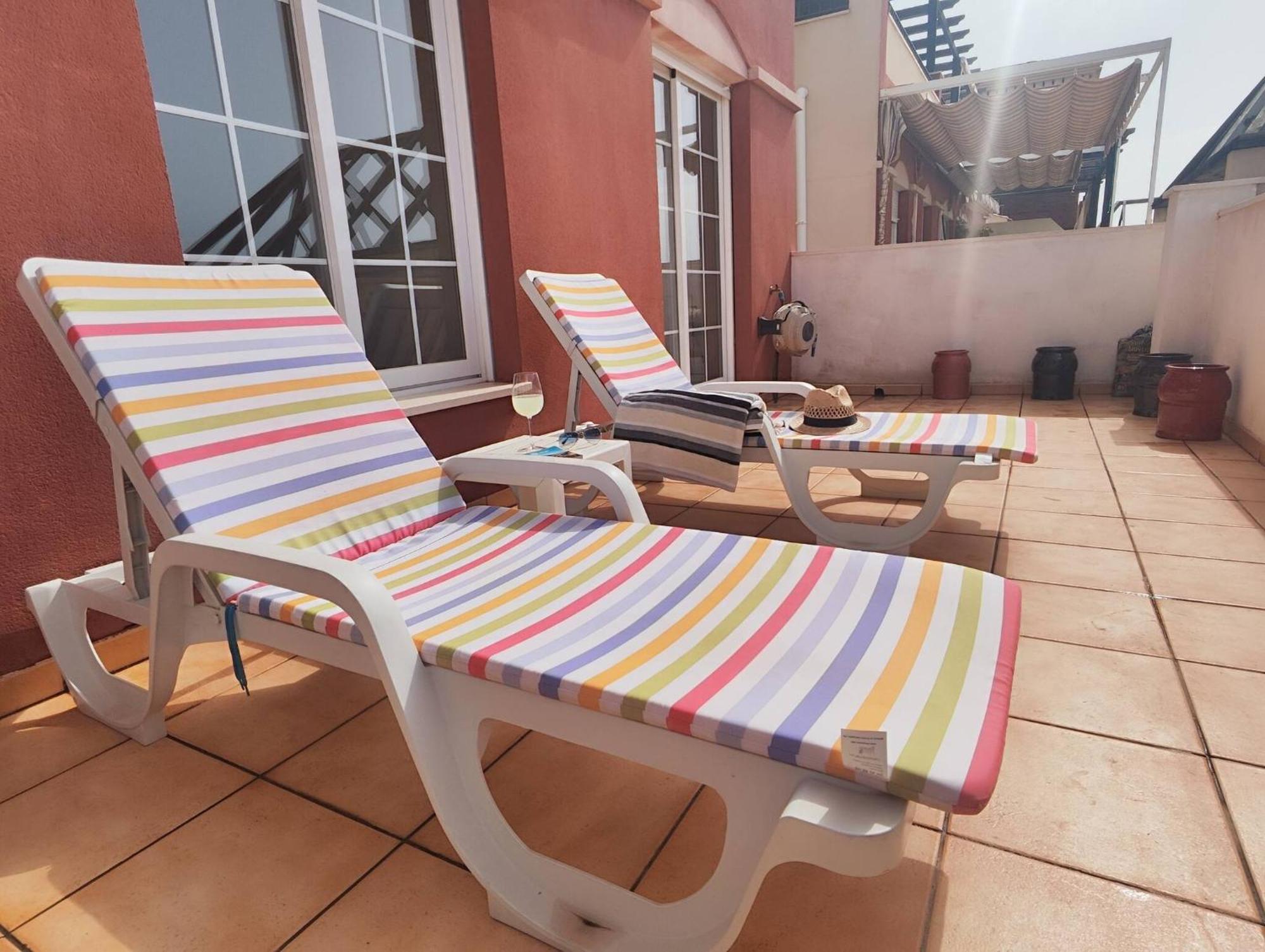 Charming Three Bedrooms With Seaview *